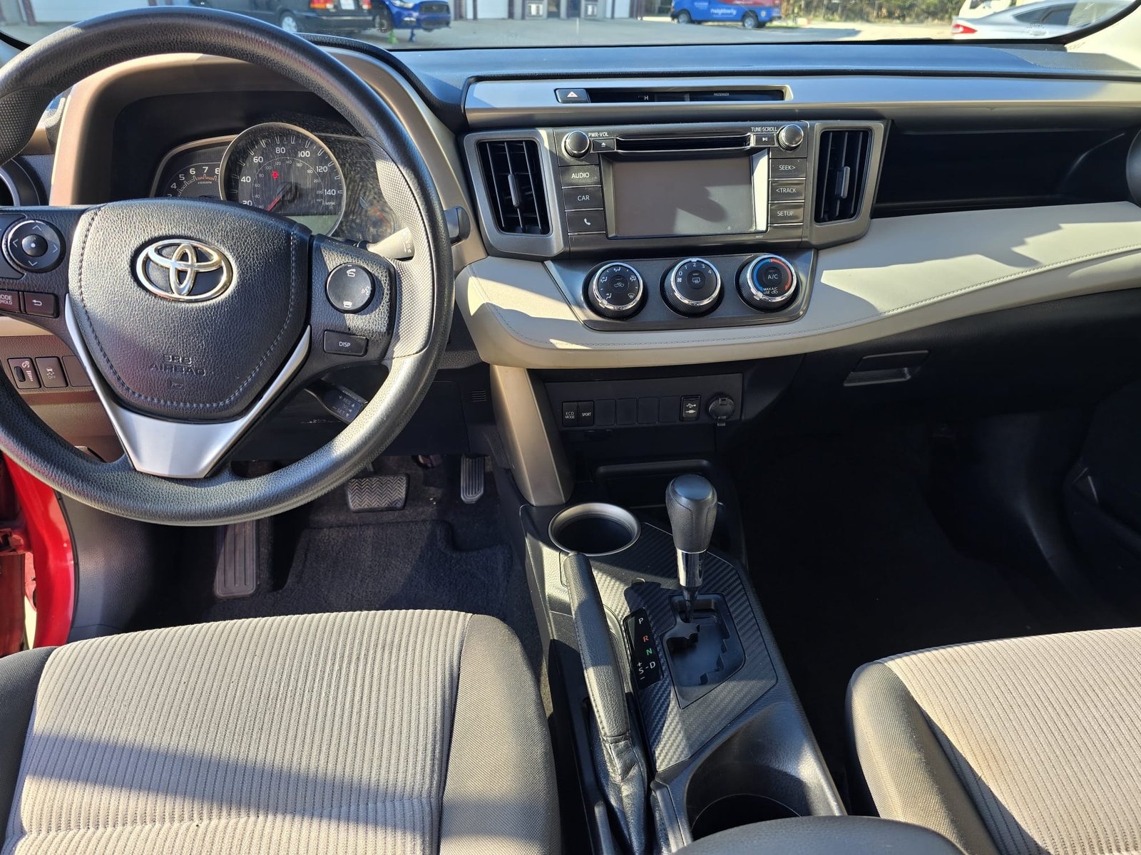 
								2015 Toyota RAV4 full									