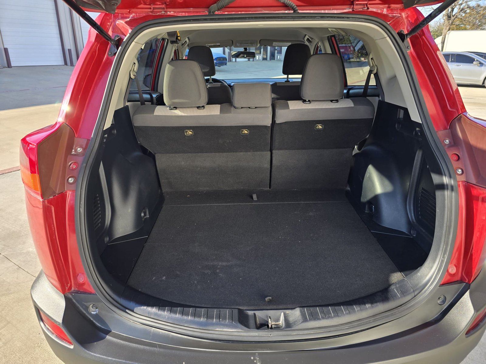 
								2015 Toyota RAV4 full									