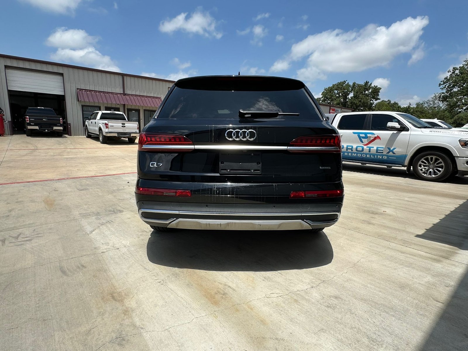 
								2020 Audi Q7 full									