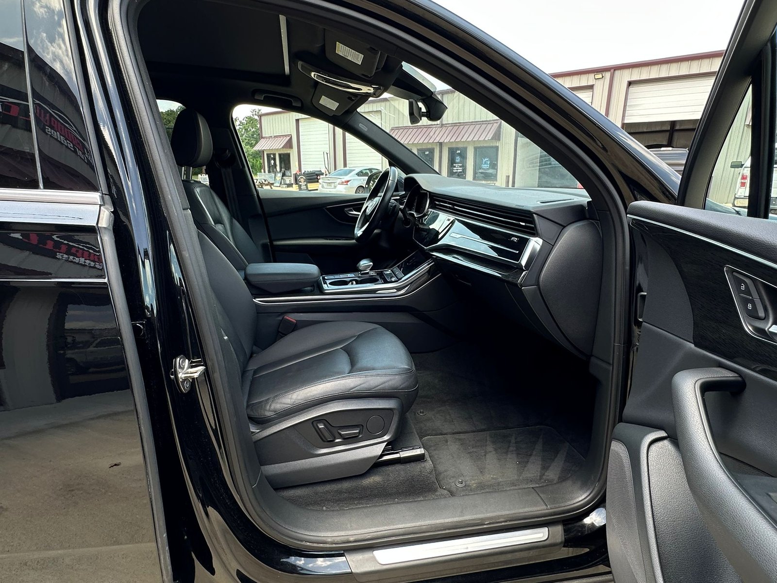 
								2020 Audi Q7 full									