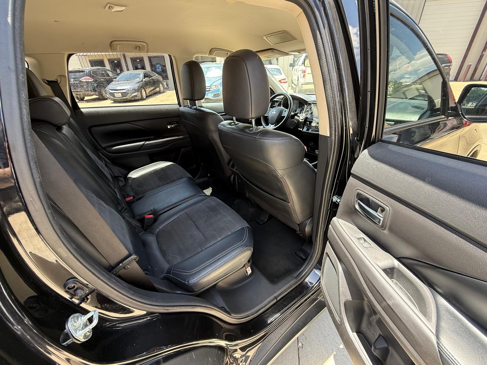 
								2019 Mitsubishi Outlander Se full									